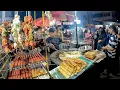 Download Lagu Why is everything free in this Mumbai Khau Ghalli 🇮🇳