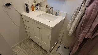 Ariel Bath Cambridge 37 in Right Offset Sink Vanity White Quartz Countertop A037SRWQRVOWHT by Atlas