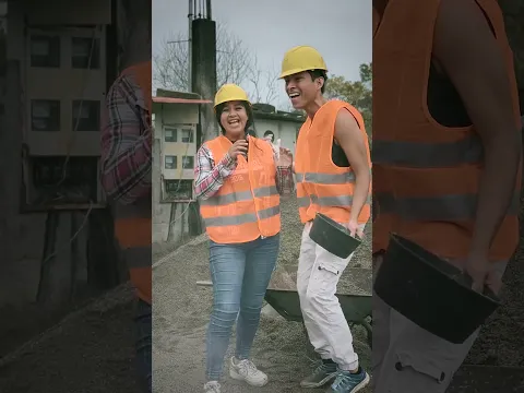 Se disfraza de albañil para sorprender a sus trabajadores.