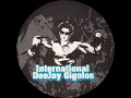 Download Lagu Tiga \u0026 Zyntherius - Sunglasses At Night (Raxon Remix - Maxi Zamac Edit)
