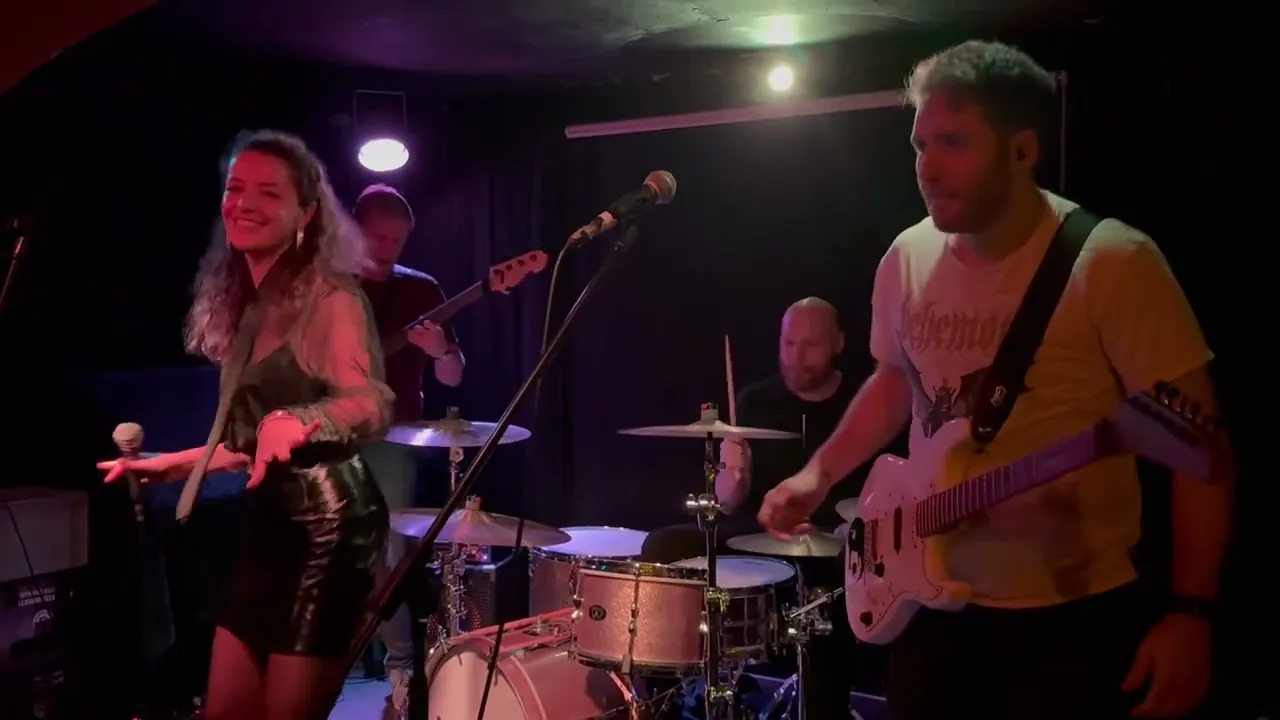 Macho Mango - Them Changes Live