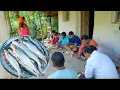 Download Lagu এই মাছটা আমাদের বাজারে দেখলে বাড়িতে নিয়ে আসবেই | কাঁচা বাচা মাছ রান্না |