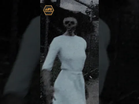 Pensaron que era una mujer normal… hasta que la vieron bien. #Fantasma #Terror #Horror #Paranormal