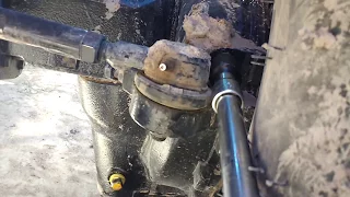 Mahindra 2555 Front Axle Drain Plug