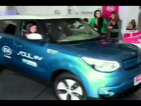 Kia Motors entrega vehículo a Reina de Quito