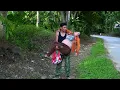 Download Lagu CEO on his way home after buying food helped a homeless woman in need