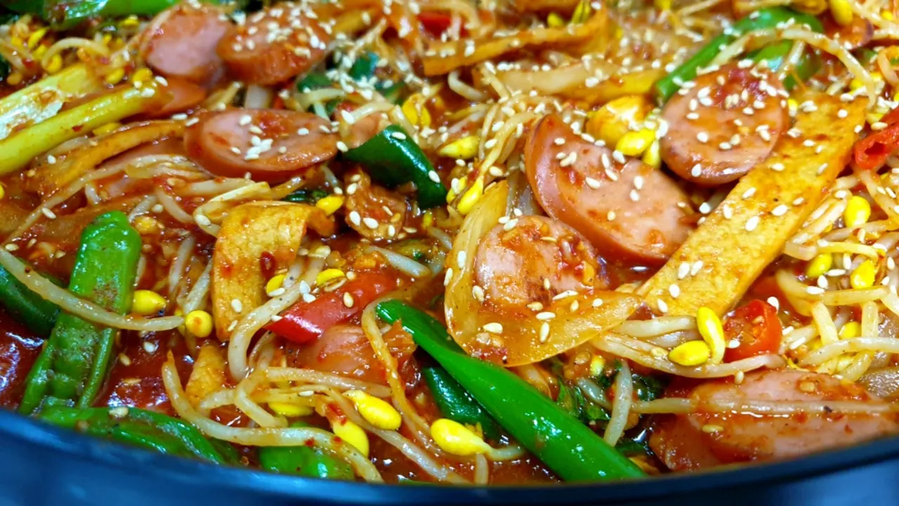 콩나물찜은 진짜 이게 최고!! 저렴한 재료와 끝내주는 맛에 두그릇 싹 비웠습니다 Thumbnail