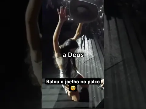 Ana Castela MACHUCA O JOELHO no show..