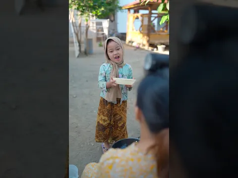 Emak minta ikan yang besar #nabeldanmama #emakkiti