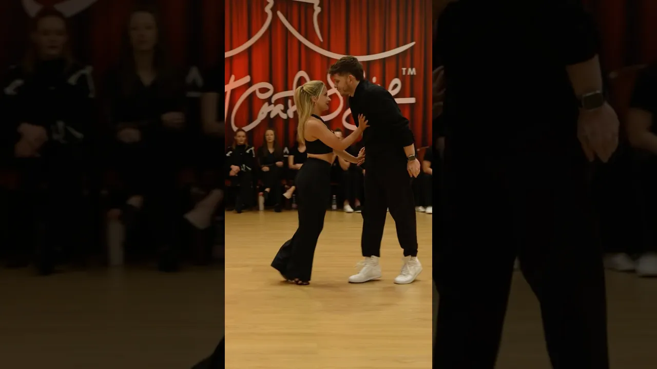 When you have a bit too much fun with the lyrics 🎉such a great time on the floor with you Fernanda!