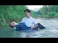 Download Lagu Young CEO Saves 17-Year-Old Single Mother from Danger - What Happened?