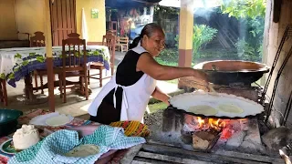 Ep 118 | Chocolate Tour, Myan Ruins and Thousands of Iguanas, Sailing Nutshell