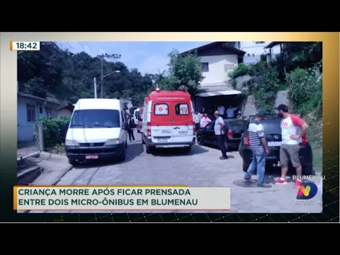 Criança morre após ficar prensada entre dois micro-ônibus em Blumenau
