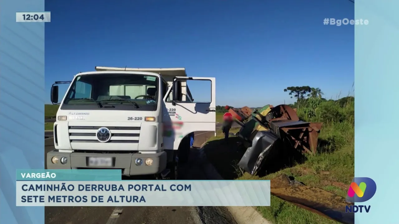 Vargeão: Caminhão derruba portal com sete metros de altura