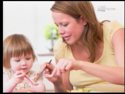 Cómo hacer que mi hijo coma solo con cuchara