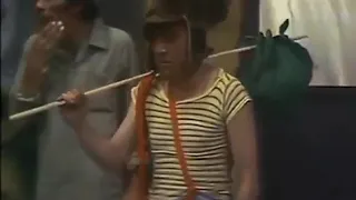 Chaves - A procura de desemprego/como sujar a roupa do Quico/ajudem uns aos outros (1972) #8
