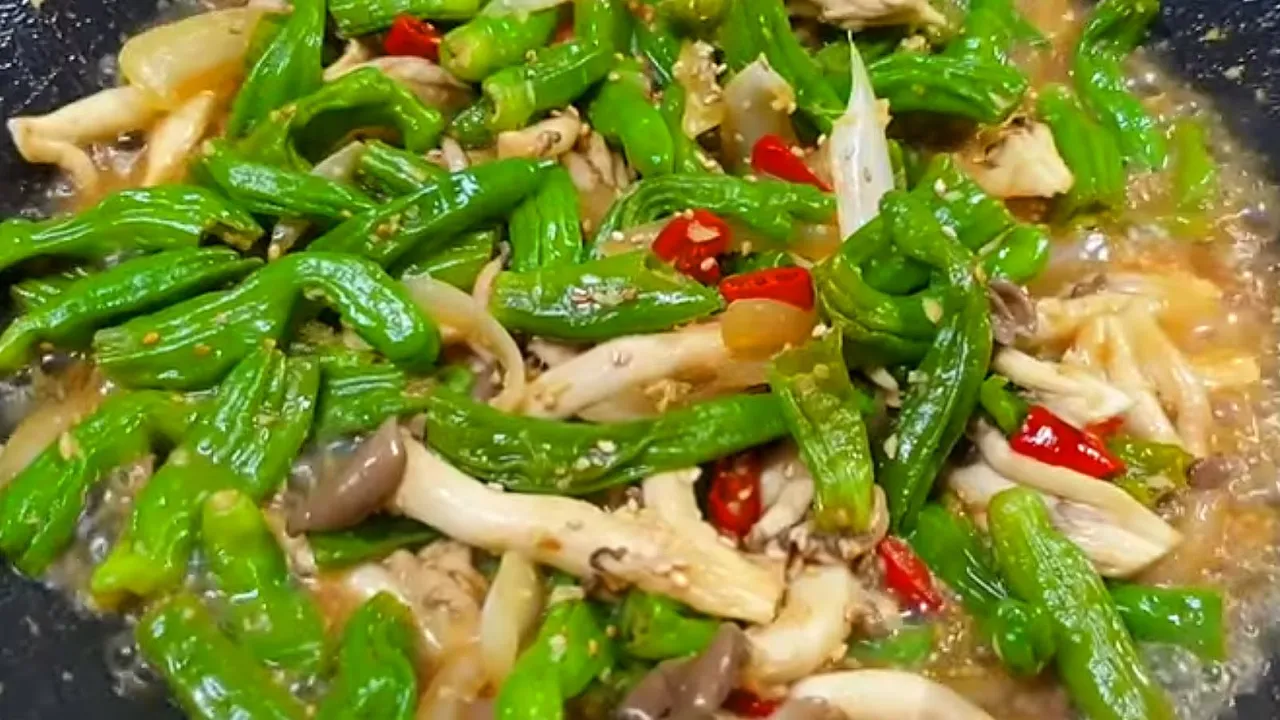 꽈리고추느타리버섯짜작이