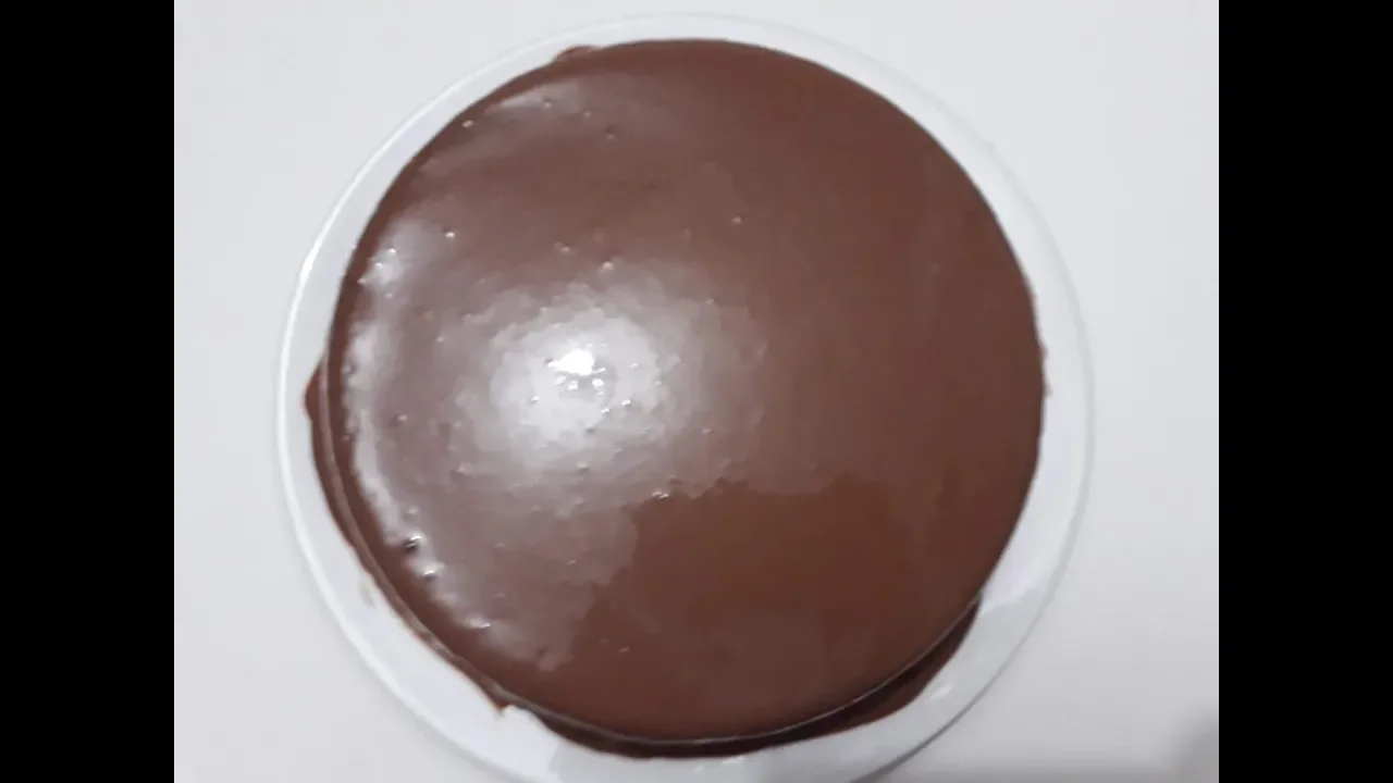 BOLO DE CHOCOLATE COM MOUSSE DE MARACUJÁ NA TRAVESSA | SUPER FÁCIL E DELICIOSO