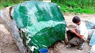 6 أحجار كريمة هي الأغلى والأندر على وجه الأرض قد تصادفك فترميها وانت لا تعلم 