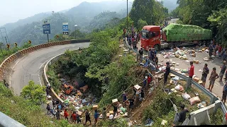 Innalillahi, Truk Rem Blong Terjun Ke Jurang Sitinjau Lauik