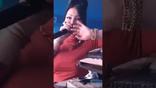 شابة وردة شارلومنتي تقصف اوبيرا 