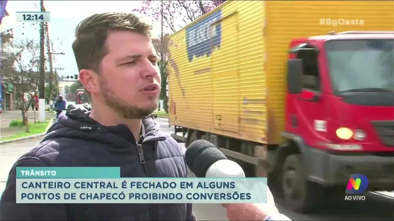 Canteiro central é fechado em alguns pontos de Chapecó proibindo conversões