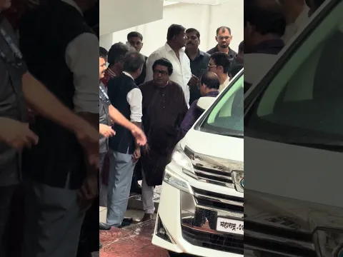 Raj Thackeray & Aamir Khan having a beautiful moment At Aamir Khan wedding
