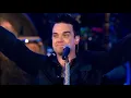 Robbie Williams - Angels  (Live at Knebworth - 2003) (Subtítulos en español e inglés)