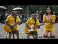 Download Lagu Viral Monyet Main Gitar di Alun Alun Russia 🇷🇺 | Viral Banget | Bikin Heboh Dunia