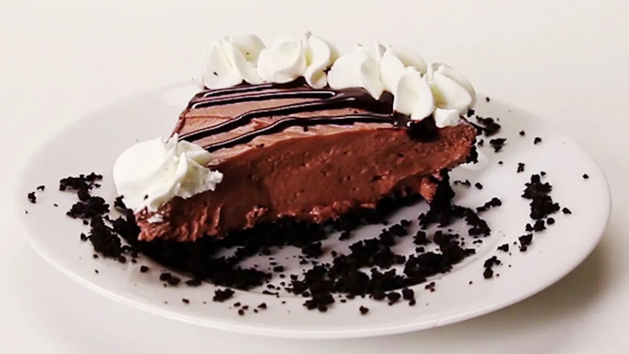 NO BAKE CHOCOLATE COOKIE CHEESECAKE