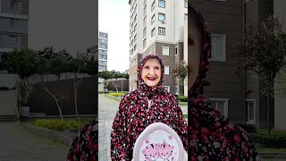 شامو راحت مع العجوزه الشريرة Shorts 