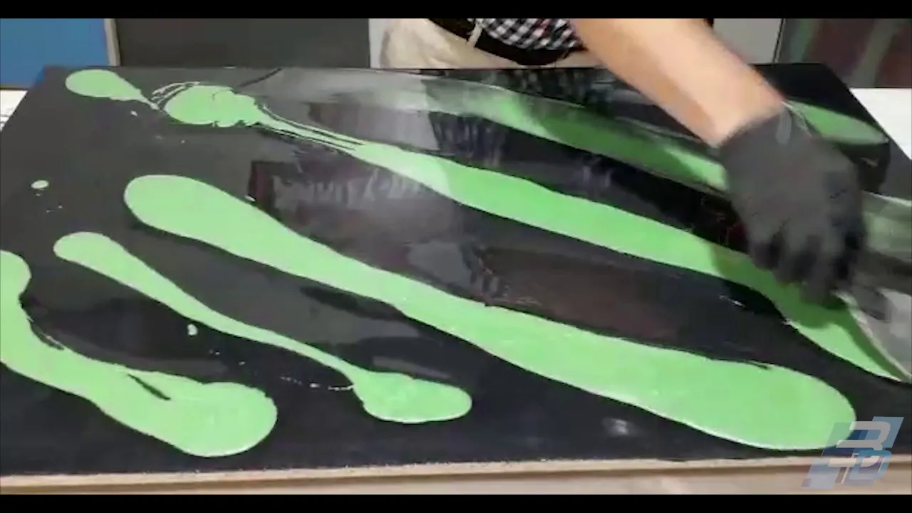PORCELANATO LIQUIDO 2019 NEGRO, VERDE, COBRE