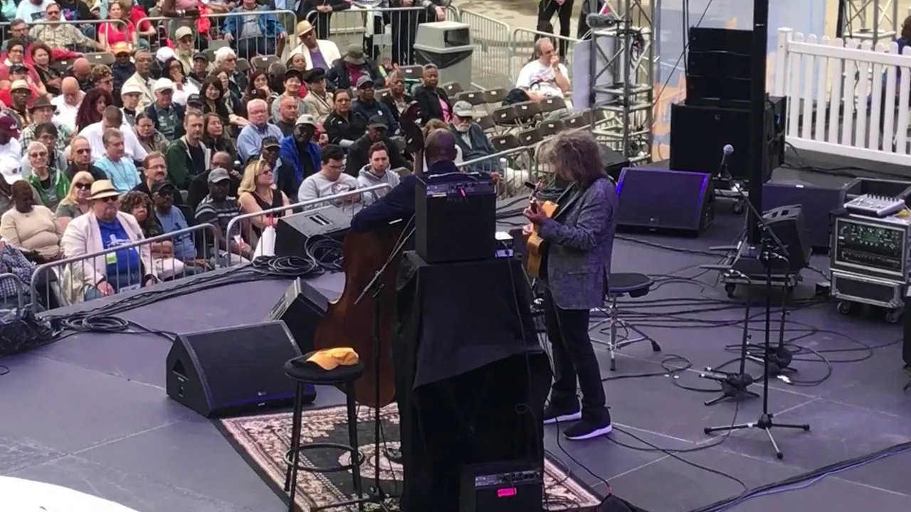 AUTUMN LEAVES -- Ron Carter and Pat Metheny