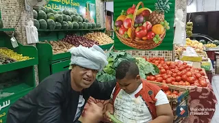 الحاج الضوى شغال فى محل خضار وبيبيع بالوحده   دندنها