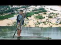 Download Lagu Verschrikkelijke overstroming:De stad verandert in een zee van water.Heeft Pao's familie er last van