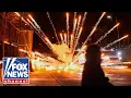 Lagu SEE IT: Rioters hurl fireworks at ICE agents in Minneapolis