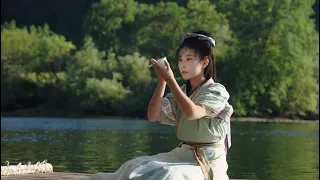 Making exquisite porcelain cups,From a piece of mud.The traditional skills from 1000 years in Asia