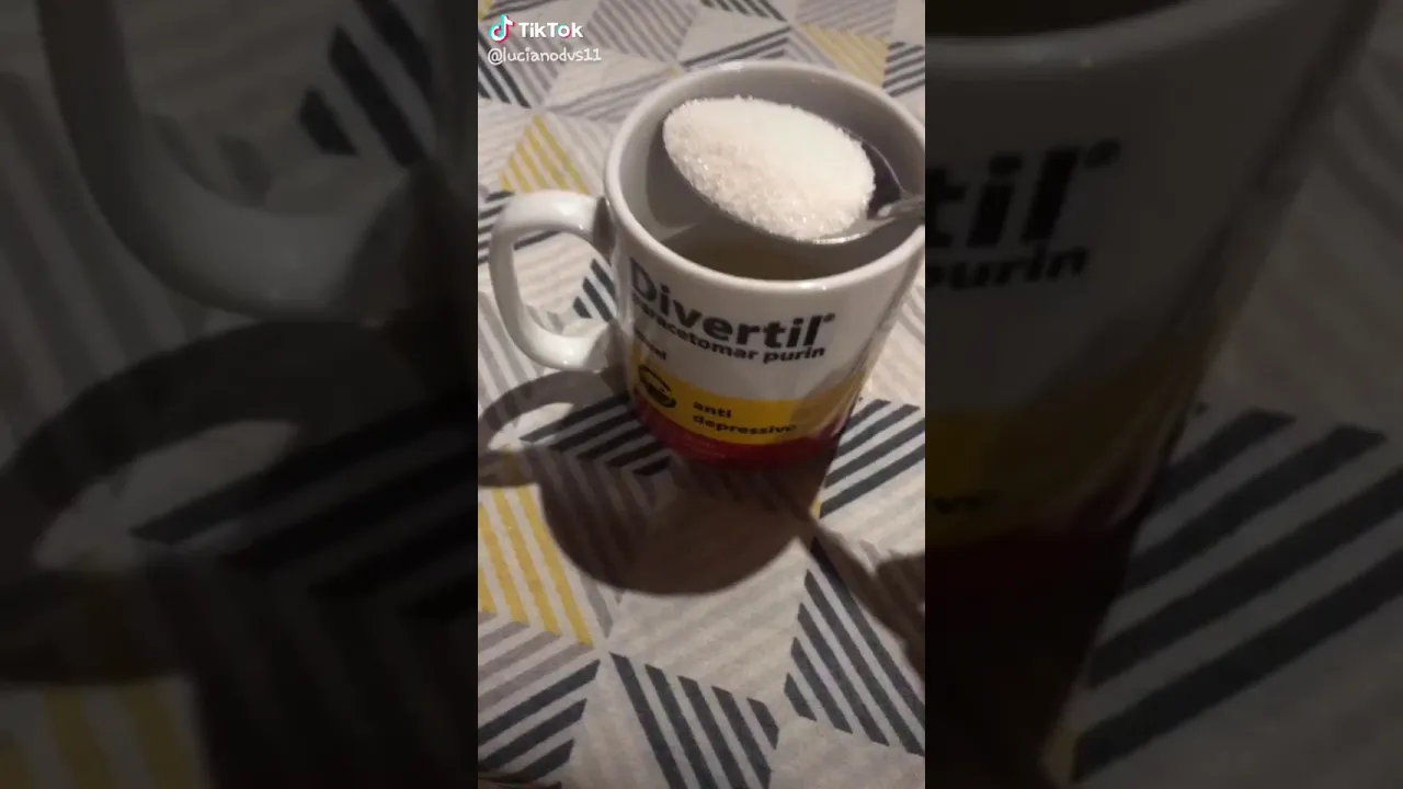 Hoje vamos reproduzir as três melhores receitas da internet de BOLO DE CANECA super fácil e fica pro. 