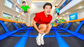 صنعنا مدينة ترامبولين سرية تحت المسبح لن تجدها ابدا اول شخص يلاقينا يربح 50 000 دولار 