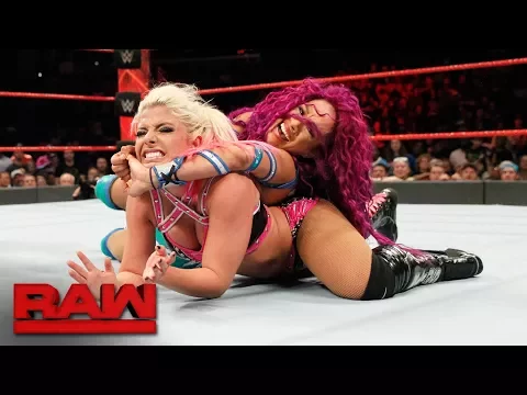 Download MP3 Sasha Banks vs. Alexa Bliss - Raw Women's Championship Match: Raw, Aug. 28, 2017