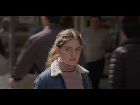 Un movimiento extraño (An odd turn) - Written and directed by Francisco Lezama