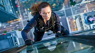 عاملة تنظيف نوافذ بتشوف جريمة من خلف زجاج ناطحة سحاب فبتقرر تتدخل وتهاجم العصابة 