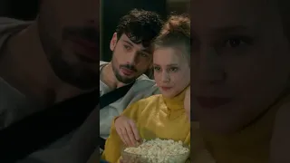 لا أستطيع مشاهدة الفيلم بسبب مشاهدتك يا حبيبتي اتصل بمديرأعمالي Shorts 