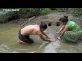 Primitive Life Survival Skills Build Catfish Trap System Traditional by Dig Hole Pit Dry