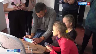 По 1000 рублей на дополнительное образование могут получить родители омских школьников