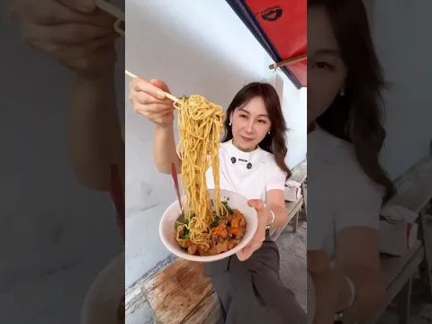 Mie ayam ibu Kon , jualan didepan sekolah Tarakanita 2 , sudah 32th , mana alumni Tarq.
