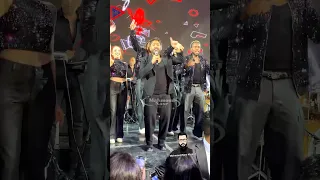 تامر حسني يرقص مع الفرقة الاستعراضية في الحفل علي اغنية واحنا سوا سوا سوا 