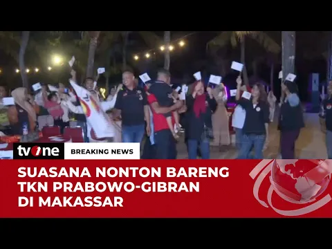 Antusias Warga Nonton Bareng di TKN Prabowo-Gibran di Makassar