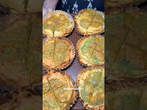 Surat's Viral Ulta Vada Pav  #youtubeshortsindia #streetfood #tasteofindia #foodshorts # #tastyindia