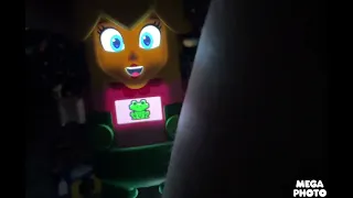 Peach underwater 2